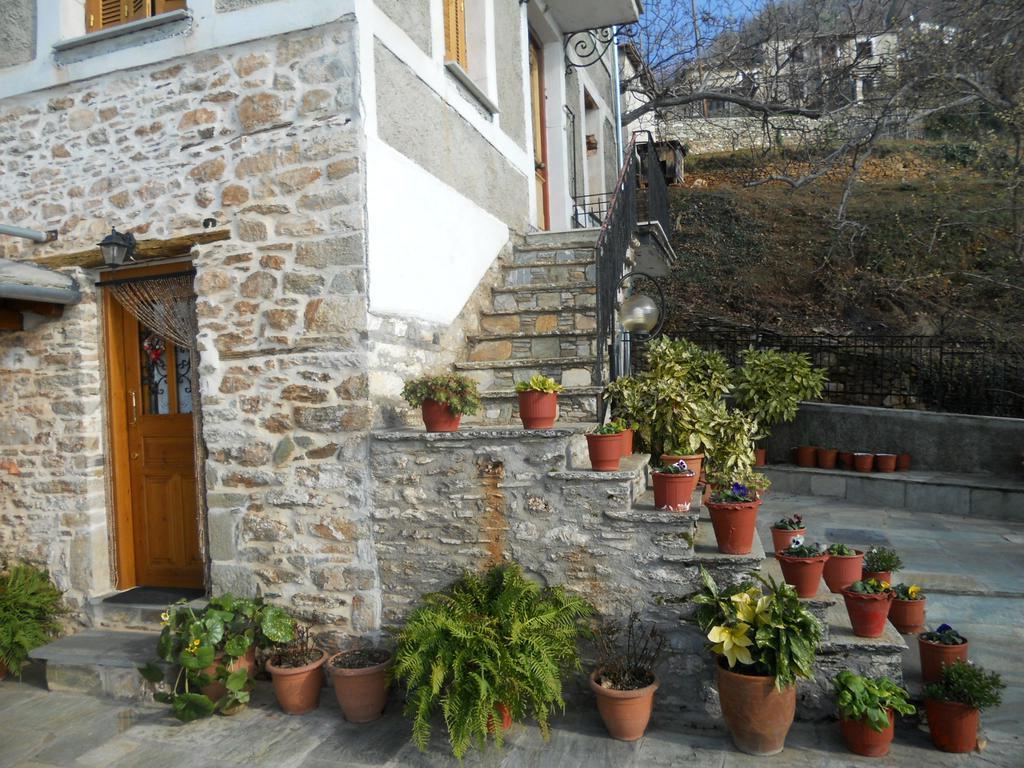 Sarafis Guesthouse Agios Lavrentios Exterior foto